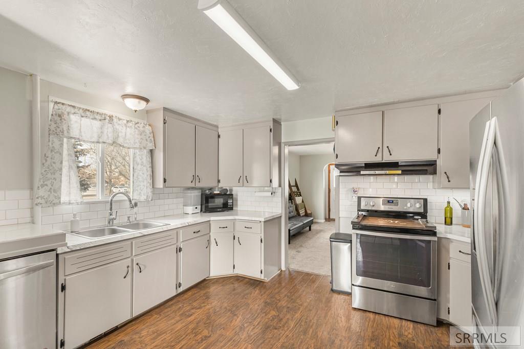 3242 East Lincoln Road Idaho Falls, ID 83401 - Photo 11 of 47 Kitchen