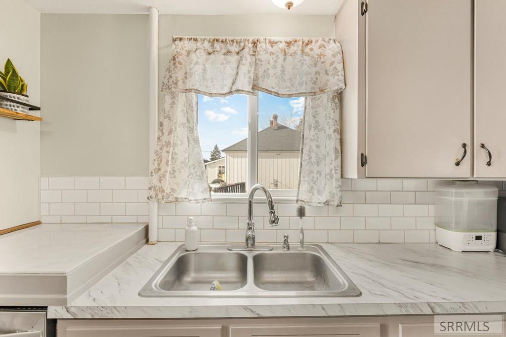 3242 East Lincoln Road Idaho Falls, ID 83401 - Photo 14 of 47 Kitchen