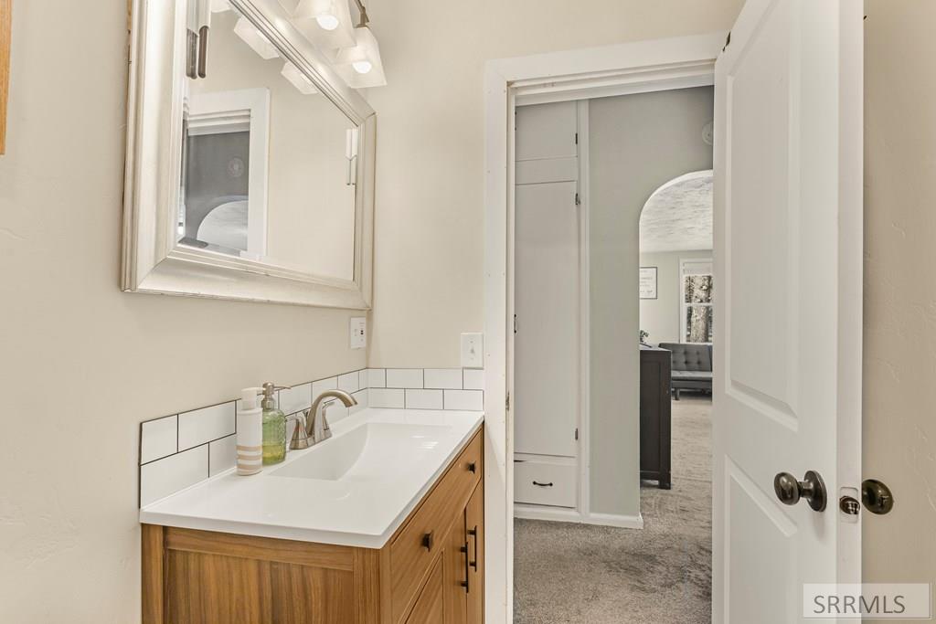3242 East Lincoln Road Idaho Falls, ID 83401 - Photo 30 of 47 Bathroom