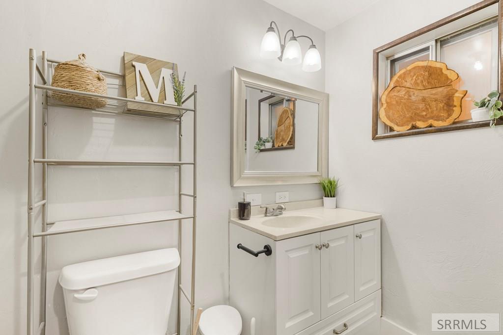 3242 East Lincoln Road Idaho Falls, ID 83401 - Photo 31 of 47 Half Bathroom