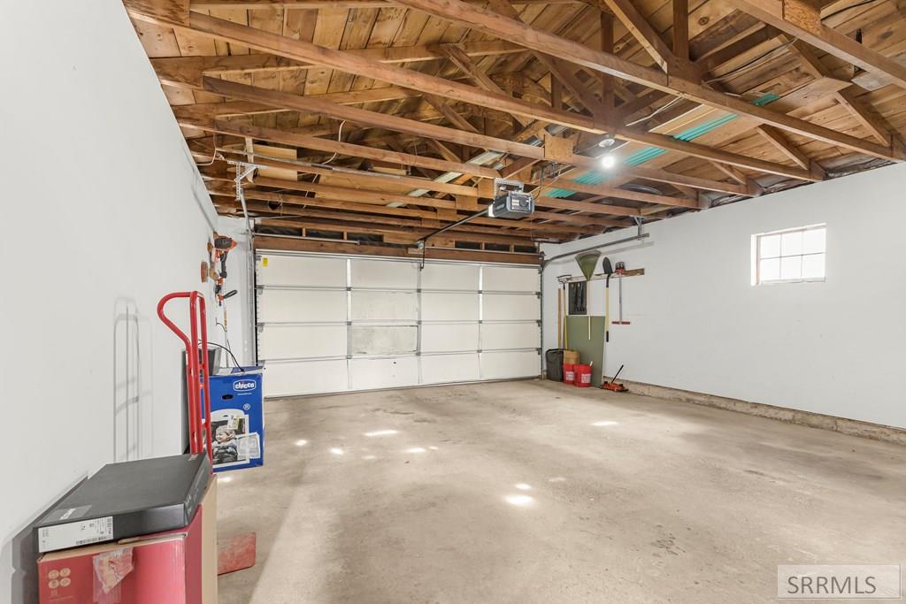 3242 East Lincoln Road Idaho Falls, ID 83401 - Photo 33 of 47 Garage