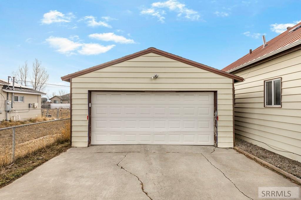 3242 East Lincoln Road Idaho Falls, ID 83401 - Photo 44 of 47 Garage