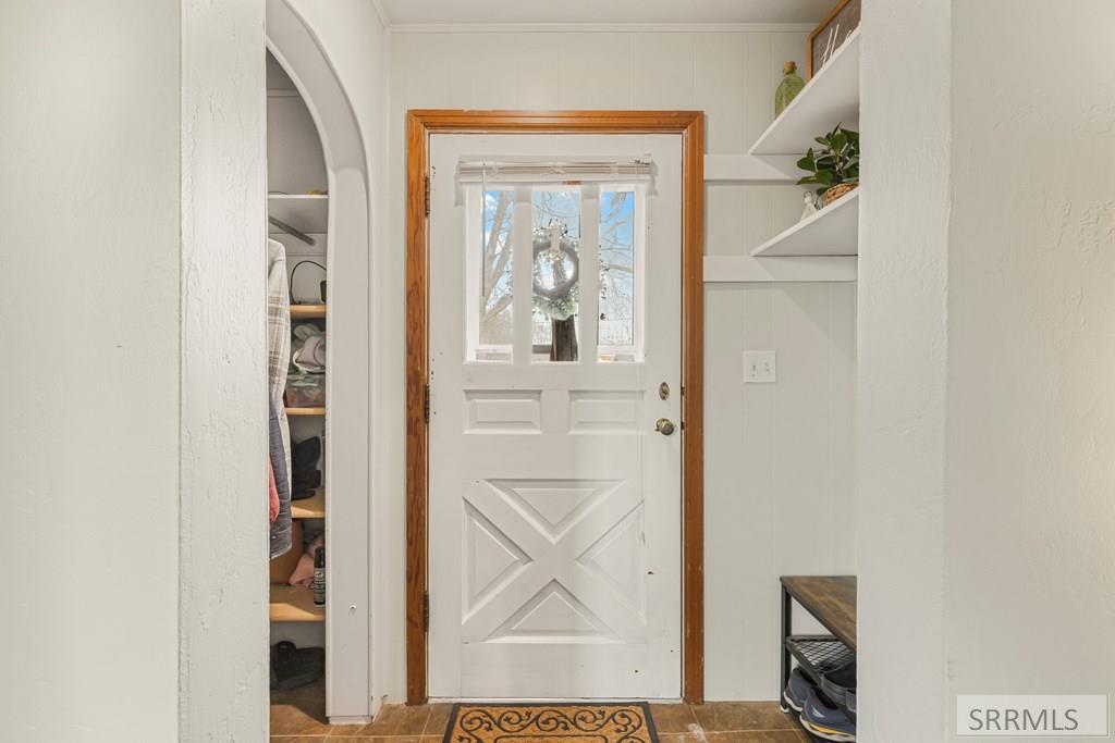 3242 East Lincoln Road Idaho Falls, ID 83401 - Photo 6 of 47 Front Entry