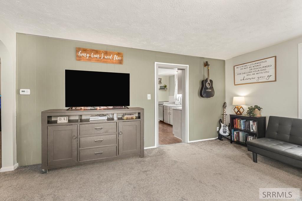 3242 East Lincoln Road Idaho Falls, ID 83401 - Photo 10 of 47 Living Room