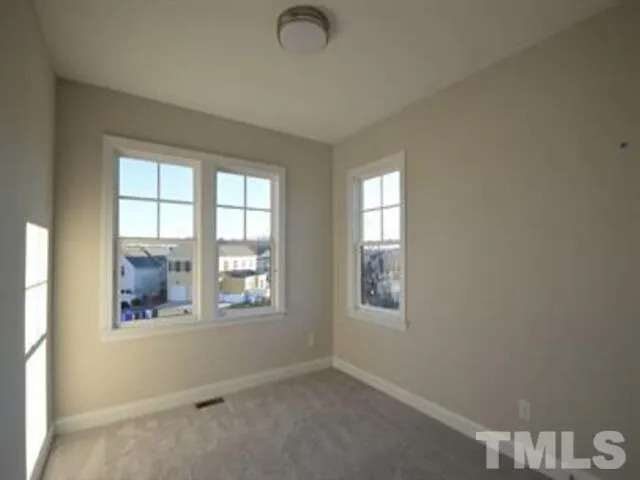 a sign that is on the side of a wall