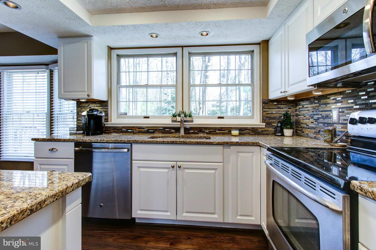 11622 Quail Ridge Court Reston, VA 20194 - Photo 14 of 30 Kitchen