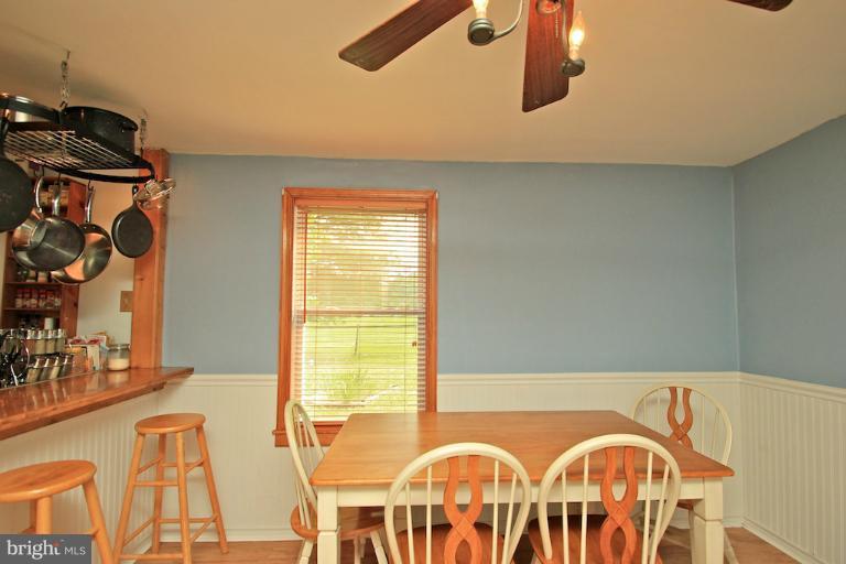 19628 Anderson Mill Road Beaverdam, VA 23015 - Photo 11 of 29 a view of a livingroom with furniture