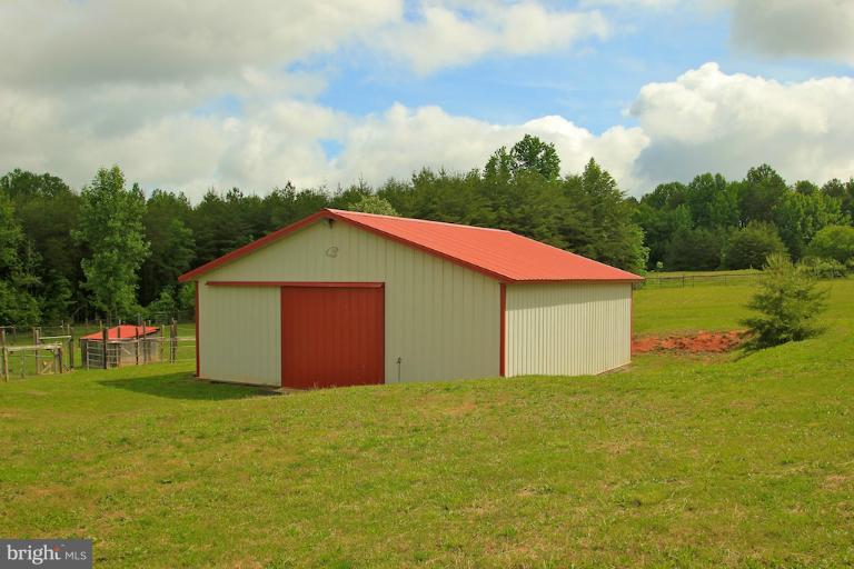 19628 Anderson Mill Road Beaverdam, VA 23015 - Photo 23 of 29 a backyard of a house with lots of green space