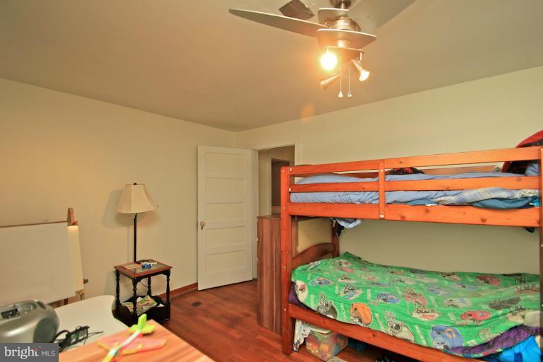 19628 Anderson Mill Road Beaverdam, VA 23015 - Photo 6 of 29 a bed room with a bed