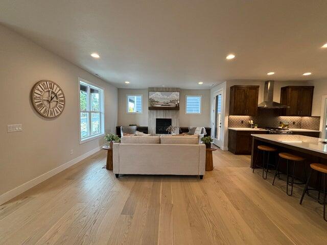20237 Glen Vista Road Bend, OR 97703 - Photo 4 of 27 Living Room