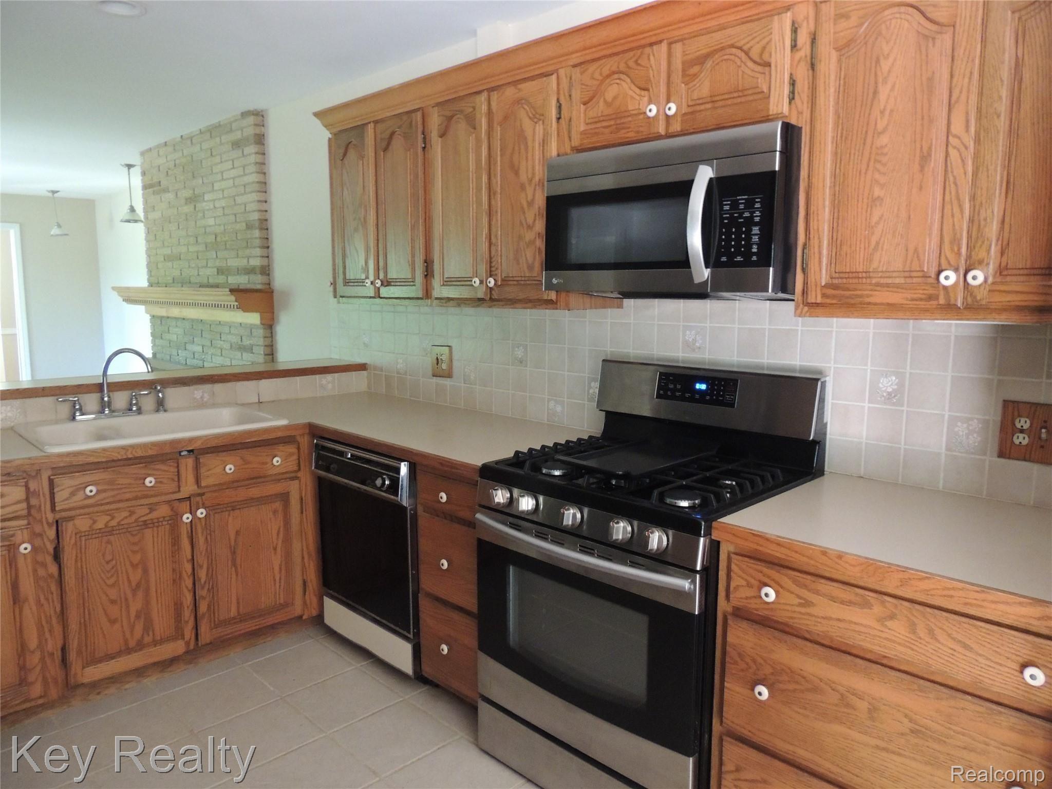 7875 Tower Road Northville, MI 48168 - Photo 11 of 23 DSCN9625.JPG