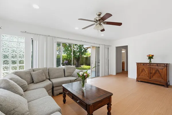 $4,500 | 218 Southeast 3rd Terrace, Dania Beach, FL 33004