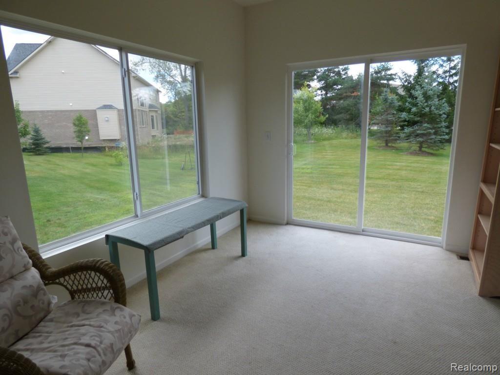 2165 Lagoon Drive Rochester Hills, MI 48309 - Photo 13 of 25