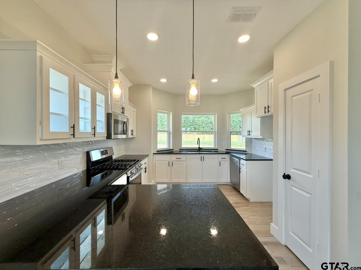17430 Crossing Circle Lindale, TX 75771 - Photo 15 of 24