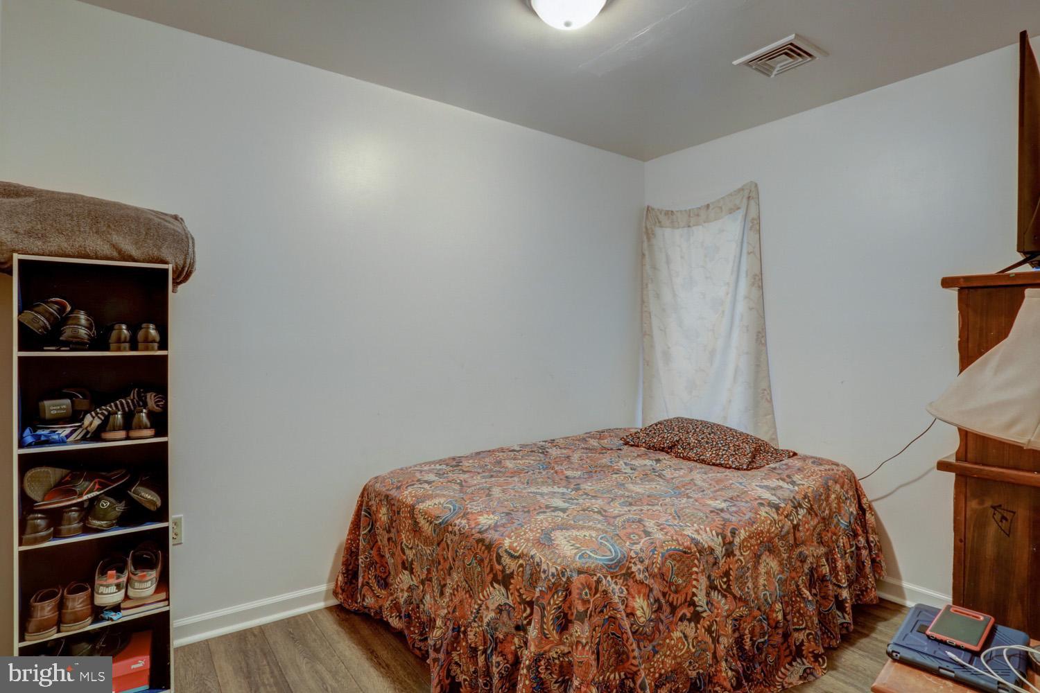 417 Green Street Lancaster, PA 17602 - Photo 30 of 37 a bedroom with a bed and closet