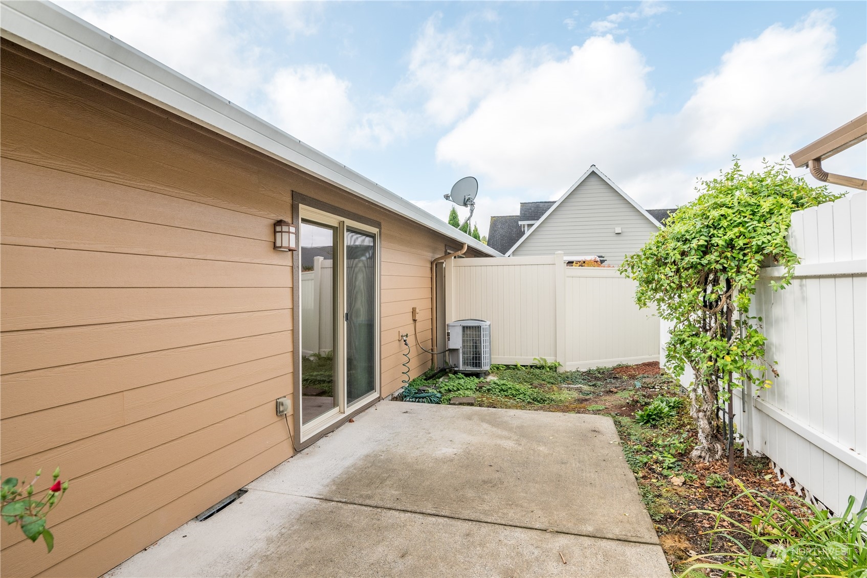 8 Willow Pointe Loop Longview, WA 98632 - Photo 22 of 29 a view of a house with a street