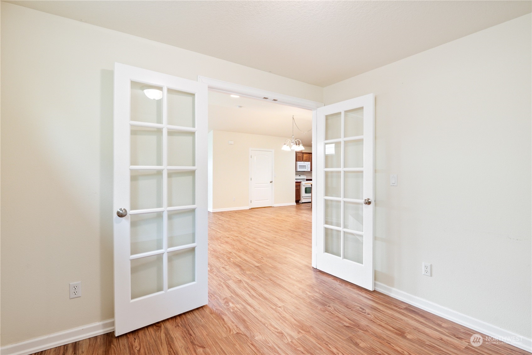 8 Willow Pointe Loop Longview, WA 98632 - Photo 9 of 29 a view of an empty room with wooden floor and closet