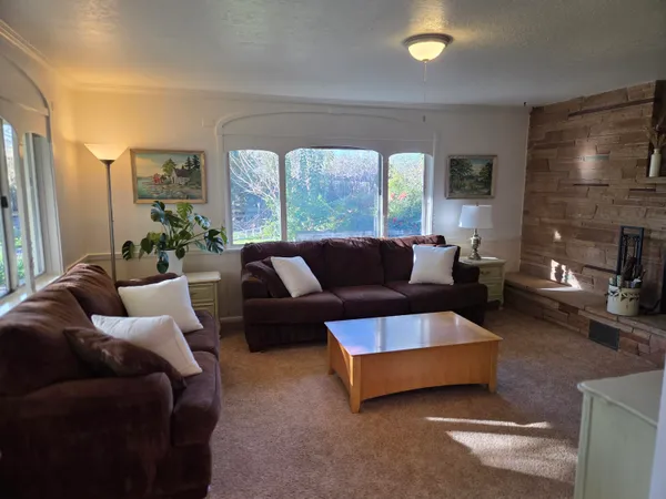 $549,000 | 8198 Green Acres Lane, Redding, CA 96002