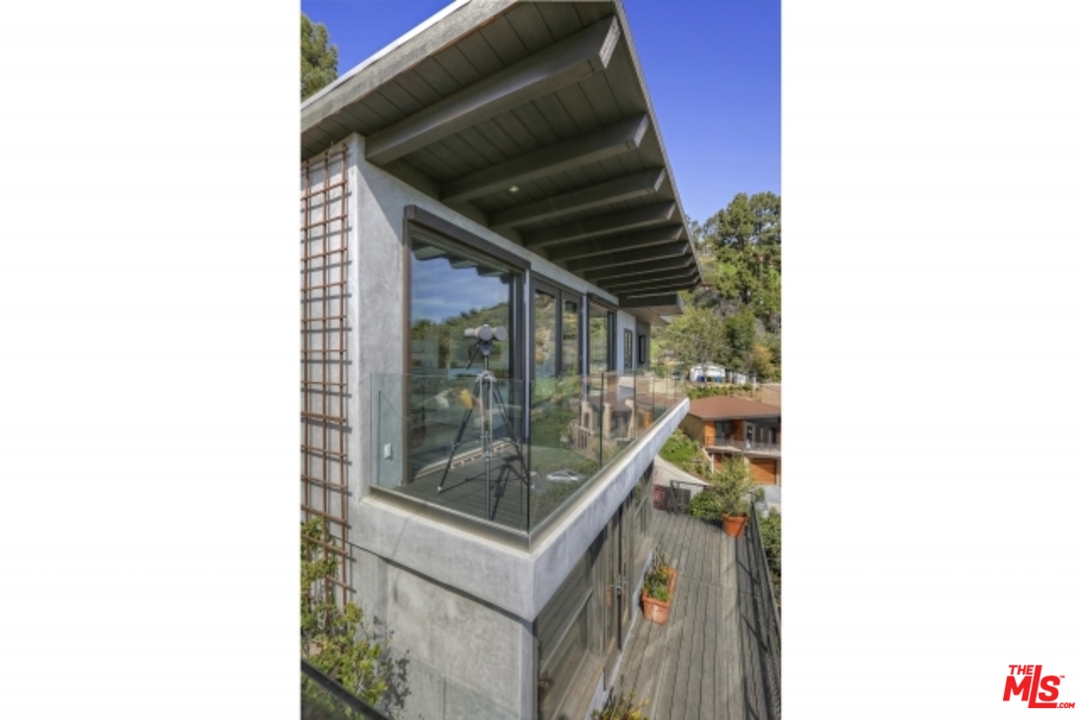8560 Ridpath Drive Los Angeles, CA 90046 - Photo 11 of 32 Gallery Image 11