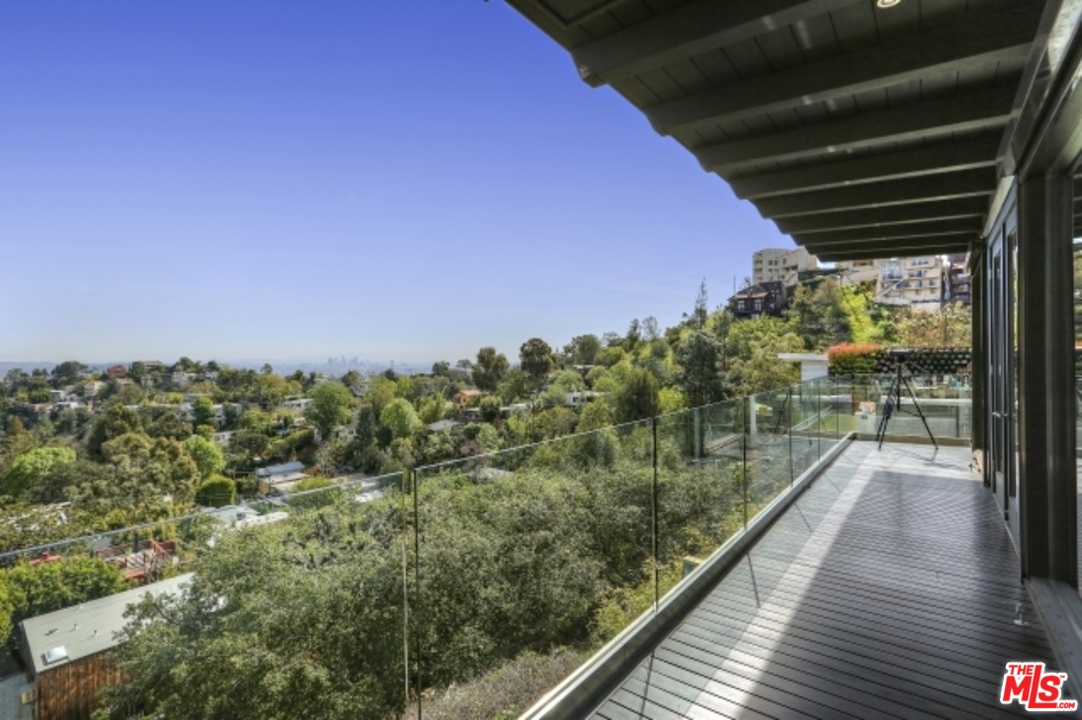 8560 Ridpath Drive Los Angeles, CA 90046 - Photo 12 of 32 Gallery Image 12