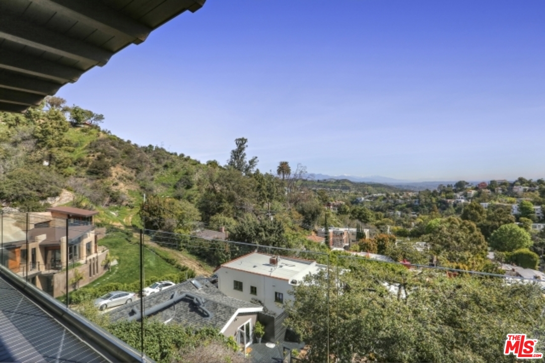 8560 Ridpath Drive Los Angeles, CA 90046 - Photo 13 of 32 Gallery Image 13