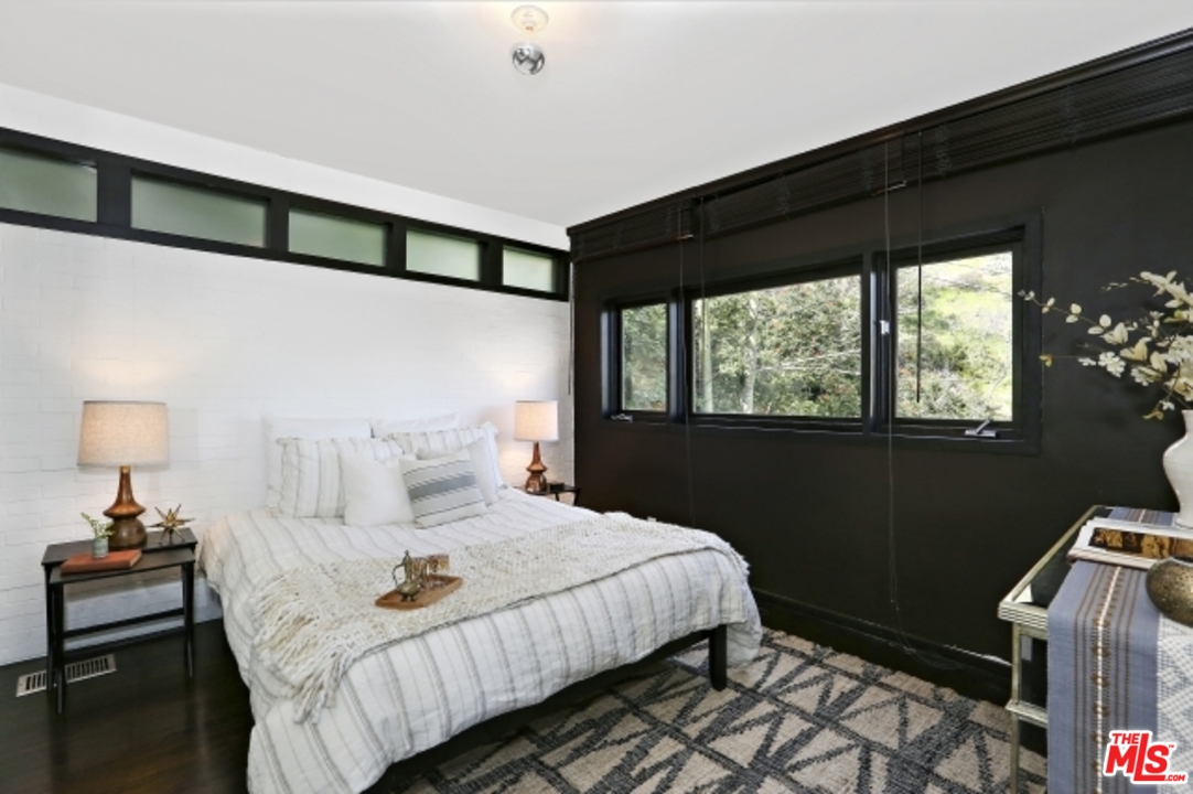8560 Ridpath Drive Los Angeles, CA 90046 - Photo 14 of 32 Gallery Image 14