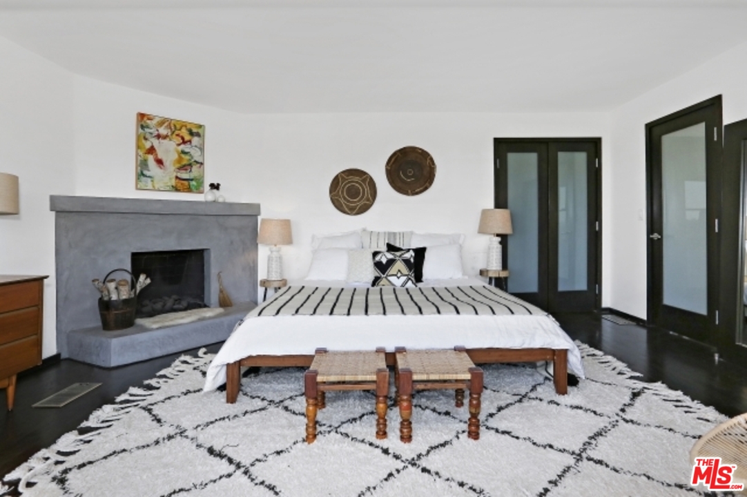 8560 Ridpath Drive Los Angeles, CA 90046 - Photo 17 of 32 Gallery Image 17