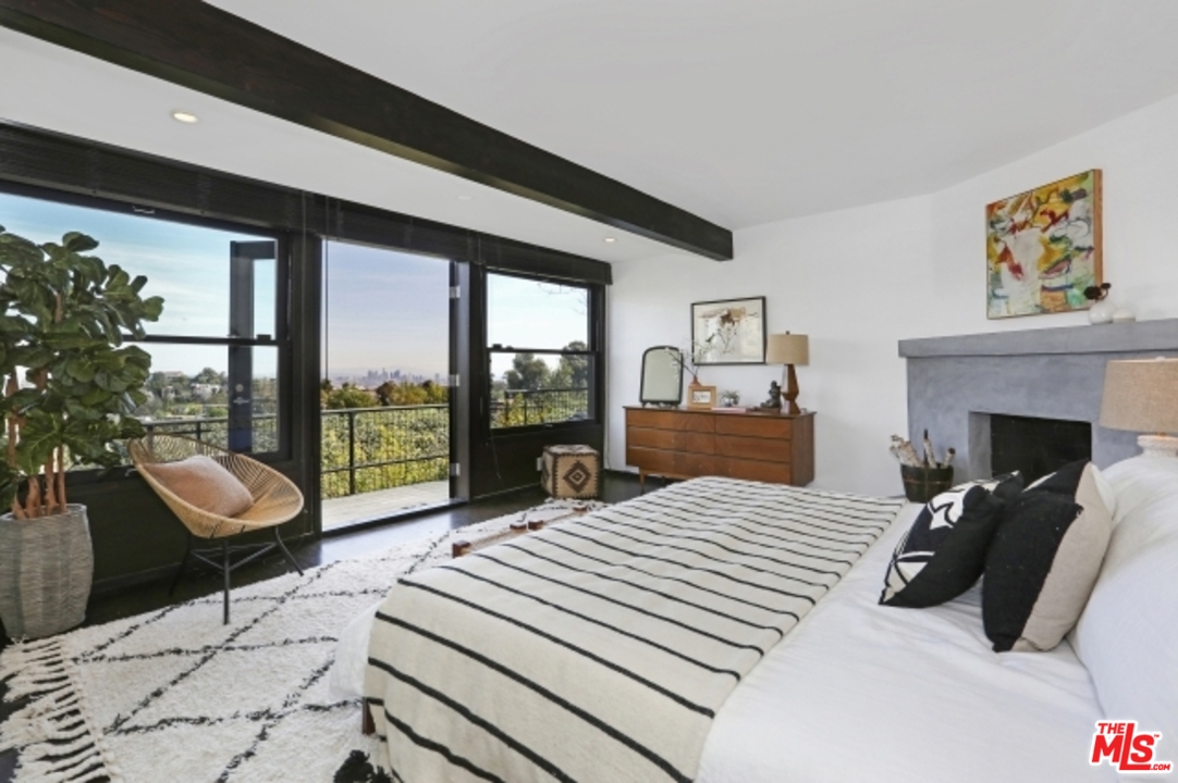 8560 Ridpath Drive Los Angeles, CA 90046 - Photo 18 of 32 Gallery Image 18
