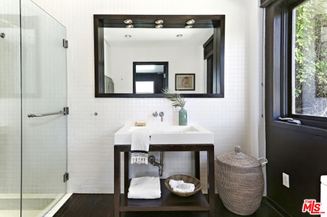 8560 Ridpath Drive Los Angeles, CA 90046 - Photo 19 of 32 Gallery Image 19