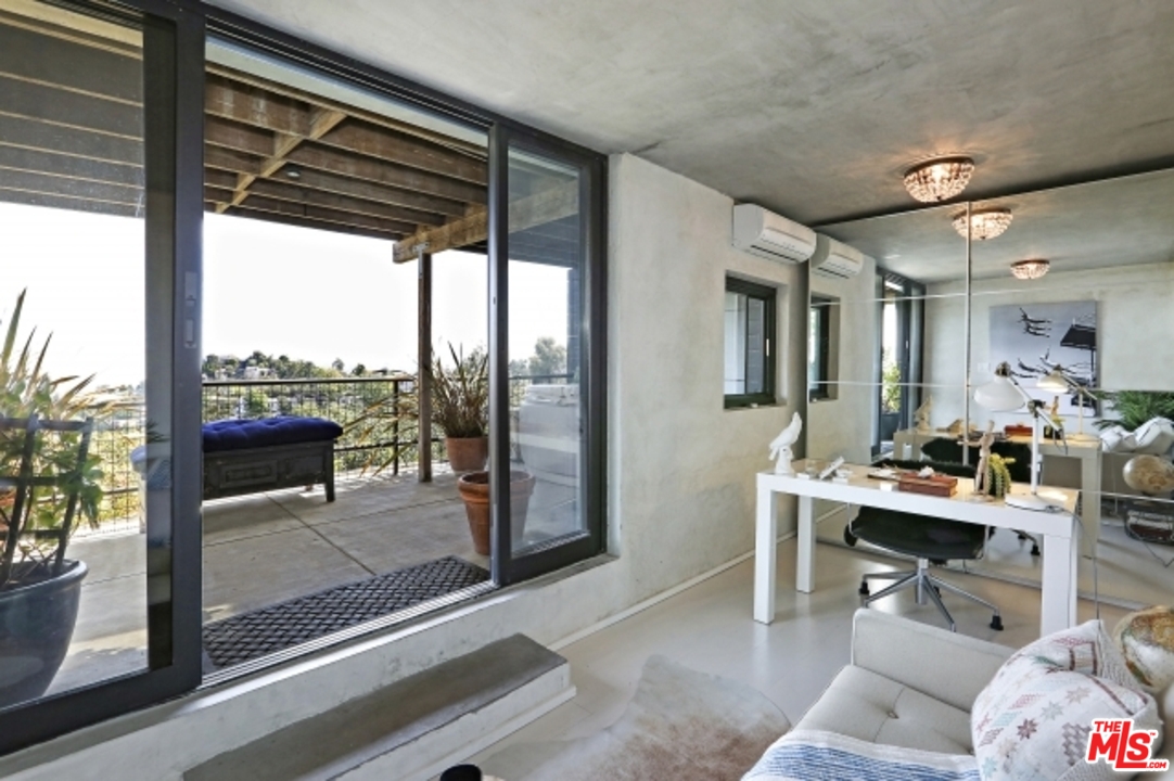 8560 Ridpath Drive Los Angeles, CA 90046 - Photo 23 of 32 Gallery Image 23