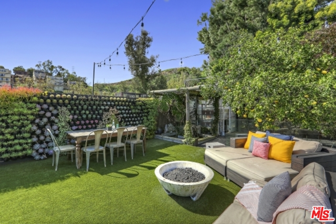 8560 Ridpath Drive Los Angeles, CA 90046 - Photo 25 of 32 Gallery Image 25