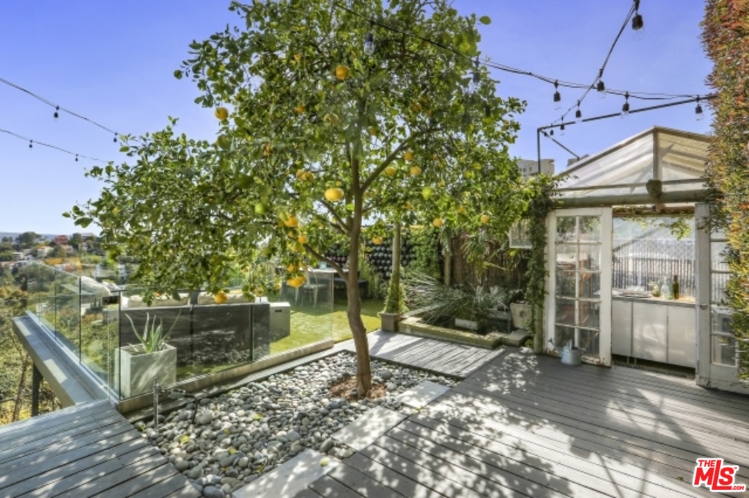8560 Ridpath Drive Los Angeles, CA 90046 - Photo 28 of 32 Gallery Image 28