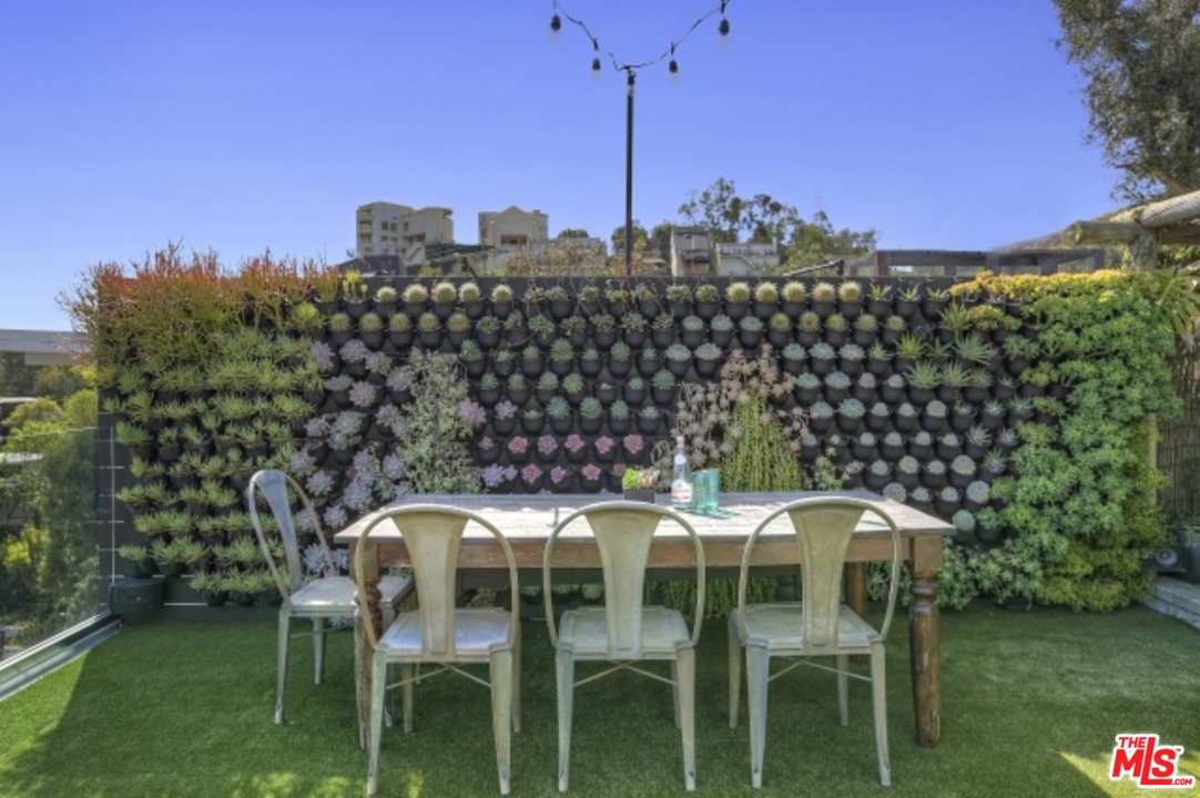 8560 Ridpath Drive Los Angeles, CA 90046 - Photo 29 of 32 Gallery Image 29