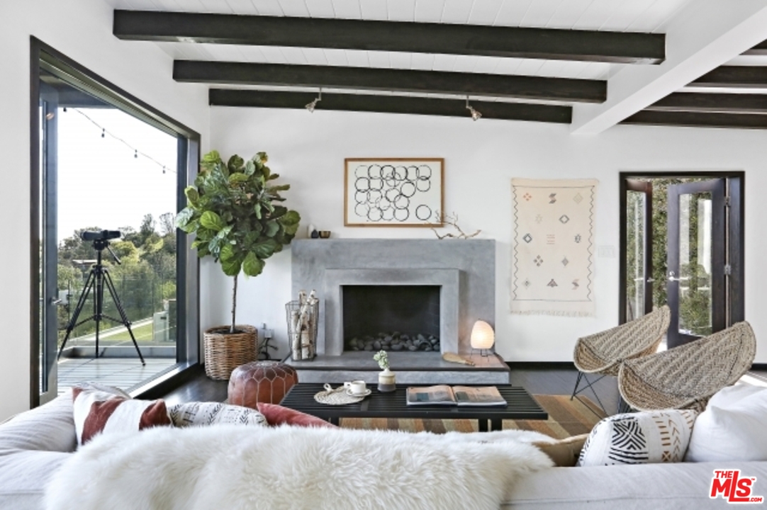 8560 Ridpath Drive Los Angeles, CA 90046 - Photo 4 of 32 Gallery Image 4