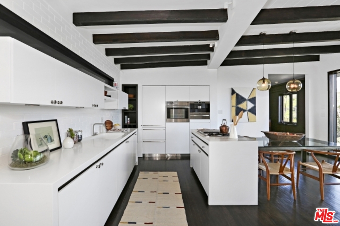 8560 Ridpath Drive Los Angeles, CA 90046 - Photo 9 of 32 Gallery Image 9