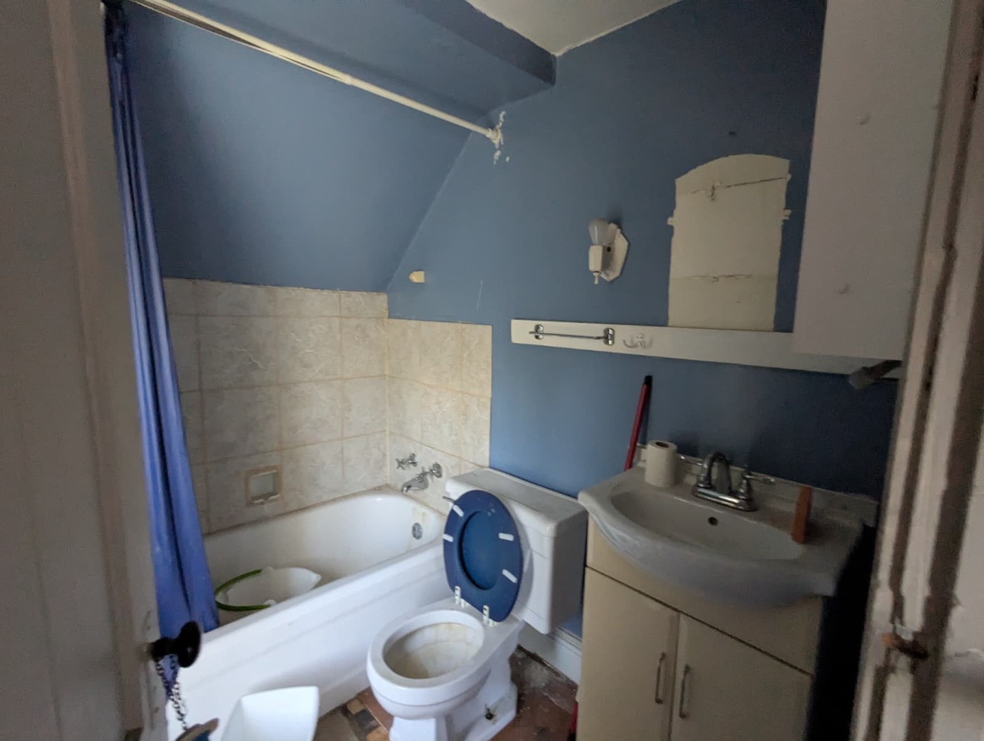 1635 20th Street Rock Island, IL 61201 - Photo 24 of 25 a bathroom with a toilet a sink and bathtub