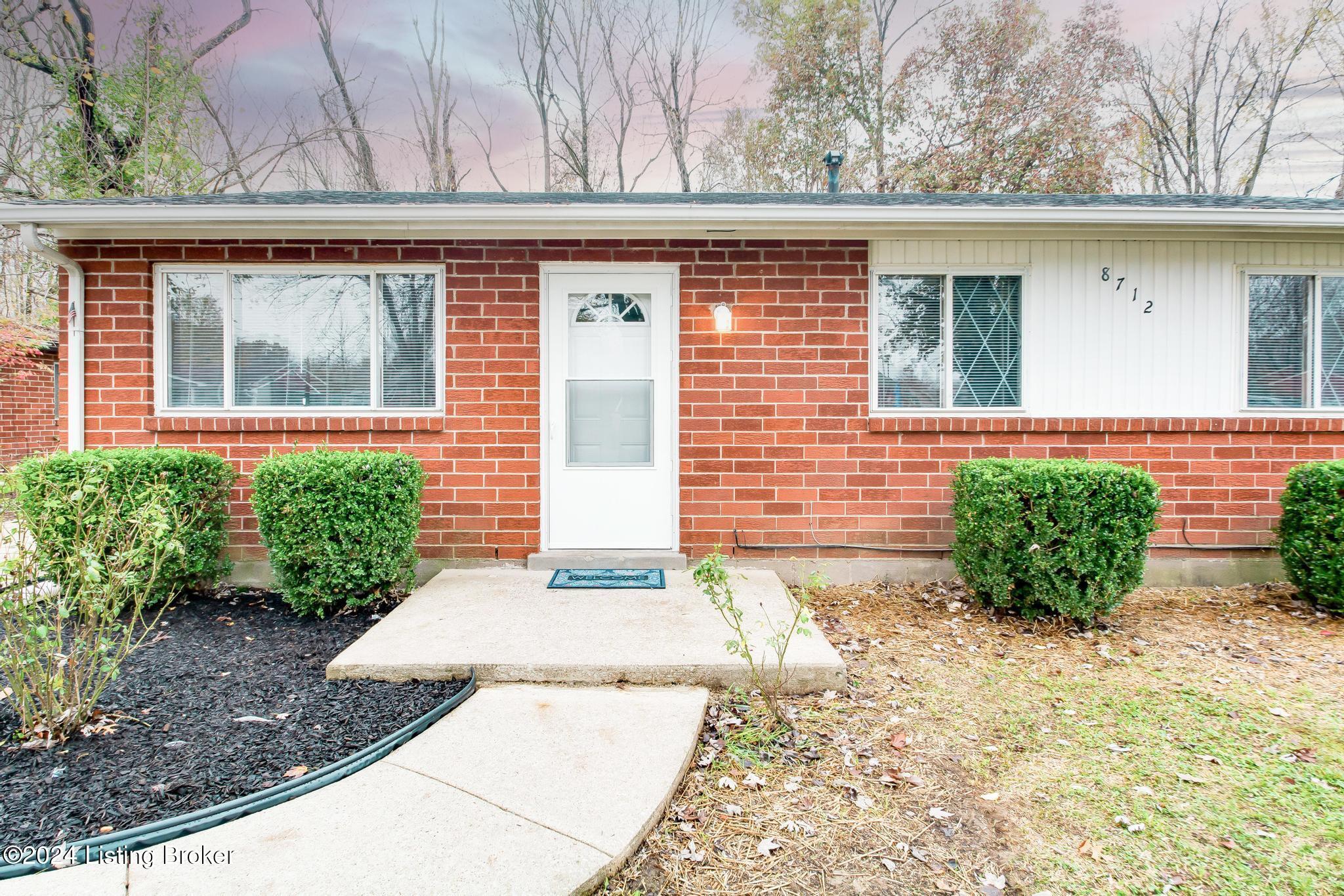 8712 James R Road Fairdale, KY 40118 - Photo 3 of 34 3712_James_R_Rd_40118_304