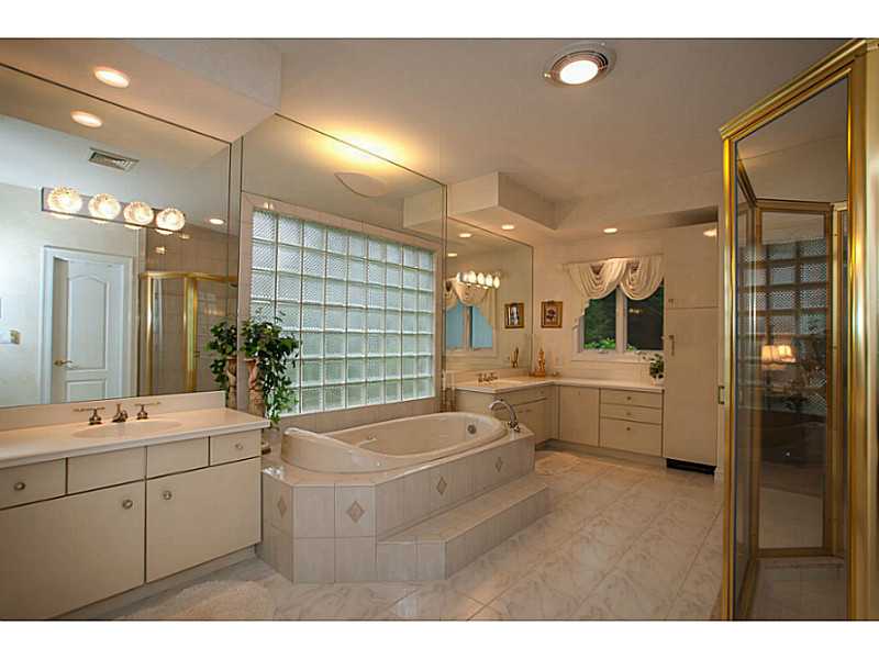 5 Water Valley Road Scituate, RI 02831 - Photo 19 of 25 Master Bath/Spa.