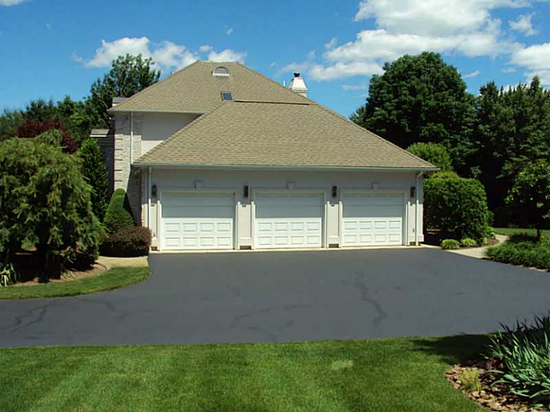 5 Water Valley Road Scituate, RI 02831 - Photo 4 of 25 Parking Lot/Garage.