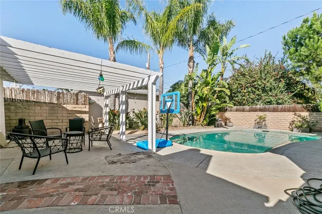 $1,283,000 | 516 North Brighton Street, Burbank, CA 91506