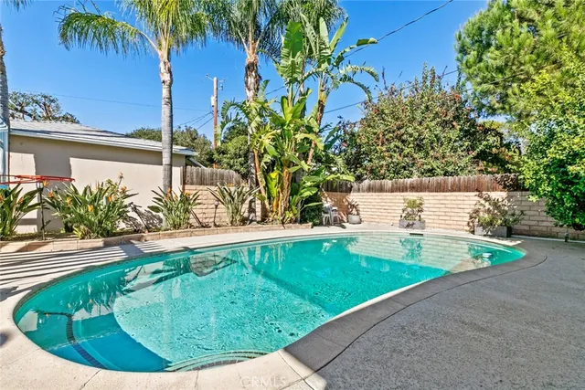 $1,283,000 | 516 North Brighton Street, Burbank, CA 91506