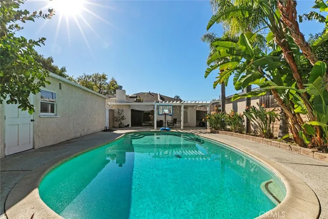 $1,283,000 | 516 North Brighton Street, Burbank, CA 91506