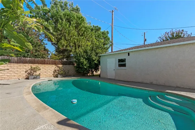 $1,283,000 | 516 North Brighton Street, Burbank, CA 91506