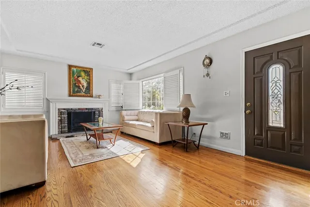 $1,283,000 | 516 North Brighton Street, Burbank, CA 91506