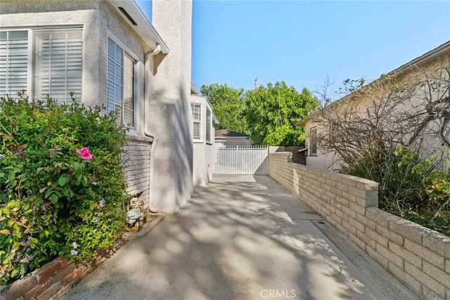$1,283,000 | 516 North Brighton Street, Burbank, CA 91506