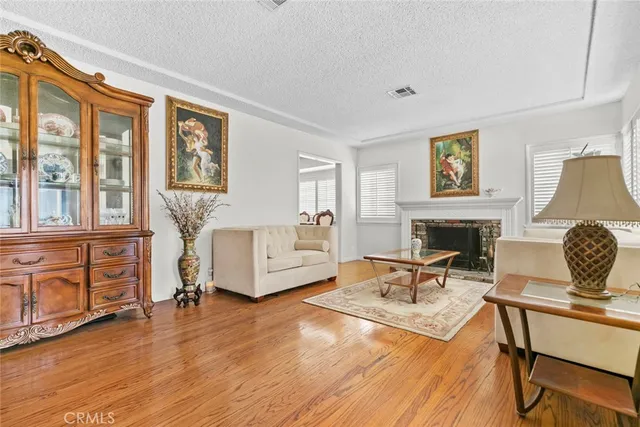 $1,283,000 | 516 North Brighton Street, Burbank, CA 91506