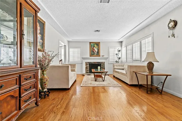 $1,283,000 | 516 North Brighton Street, Burbank, CA 91506