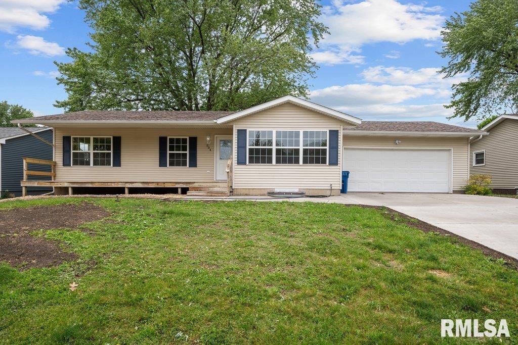 504 North 5th Place Eldridge, IA 52748 - Photo 1 of 36