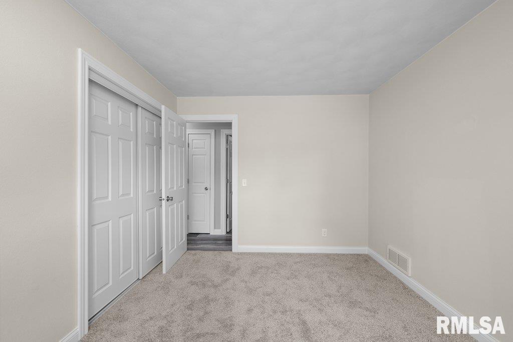 504 North 5th Place Eldridge, IA 52748 - Photo 17 of 36