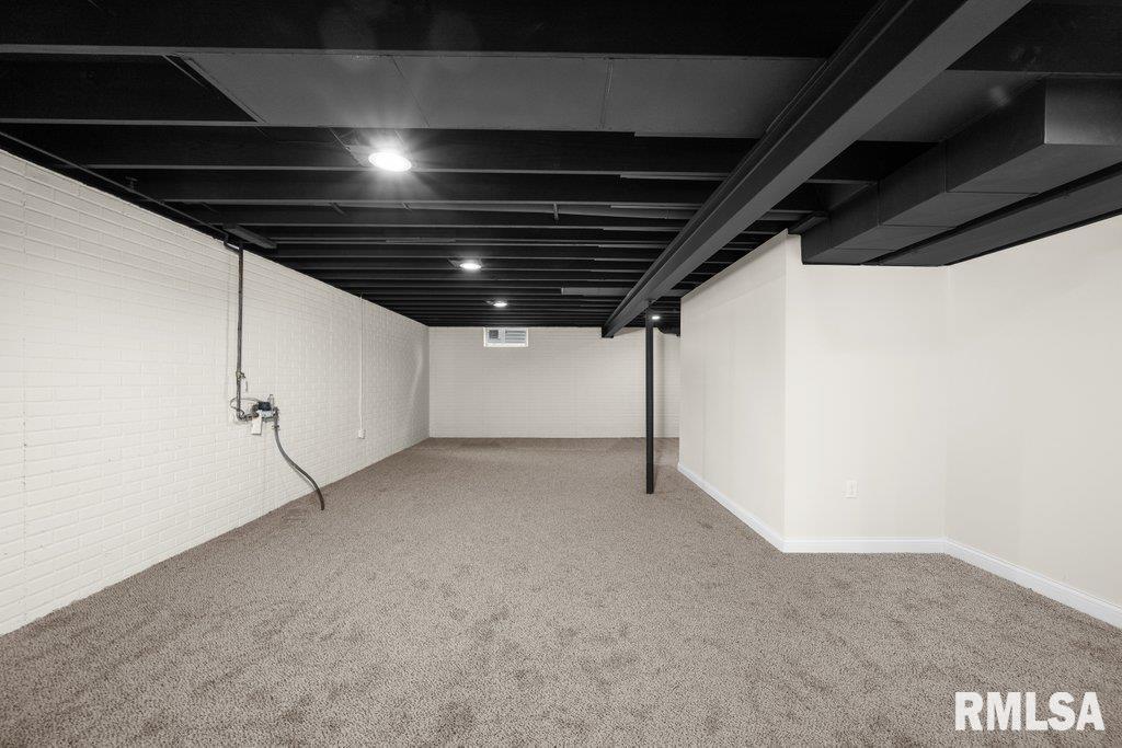 504 North 5th Place Eldridge, IA 52748 - Photo 21 of 36